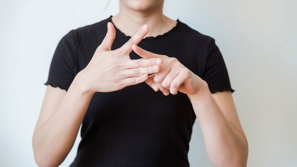 7 Commonly Mispronounced English Words (video)