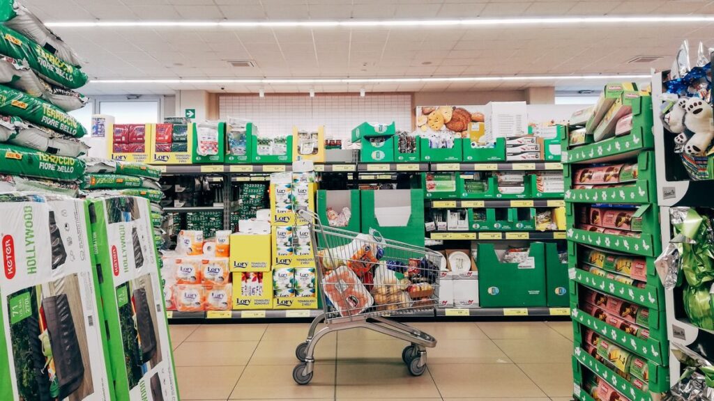 English Teacher Melanie: Listening – Lesson #19 “Supermarkets Try to Save the Planet!”