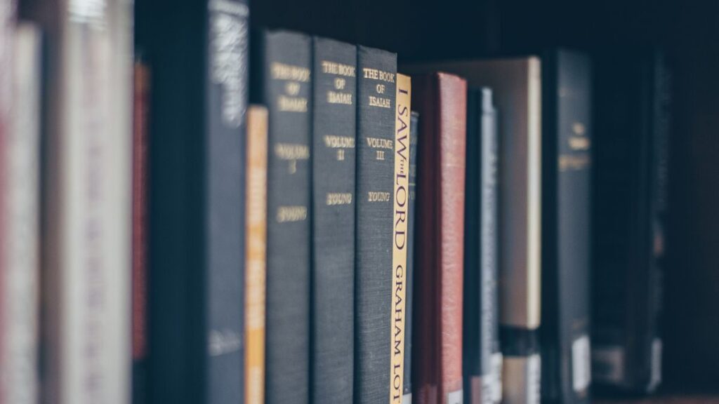 English Teacher Melanie: Listening Lesson – “Library Books!”