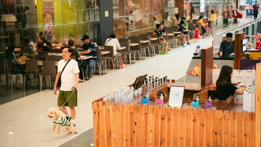 English Teacher Melanie: Listening Lesson – “Shopping at the Mall!”