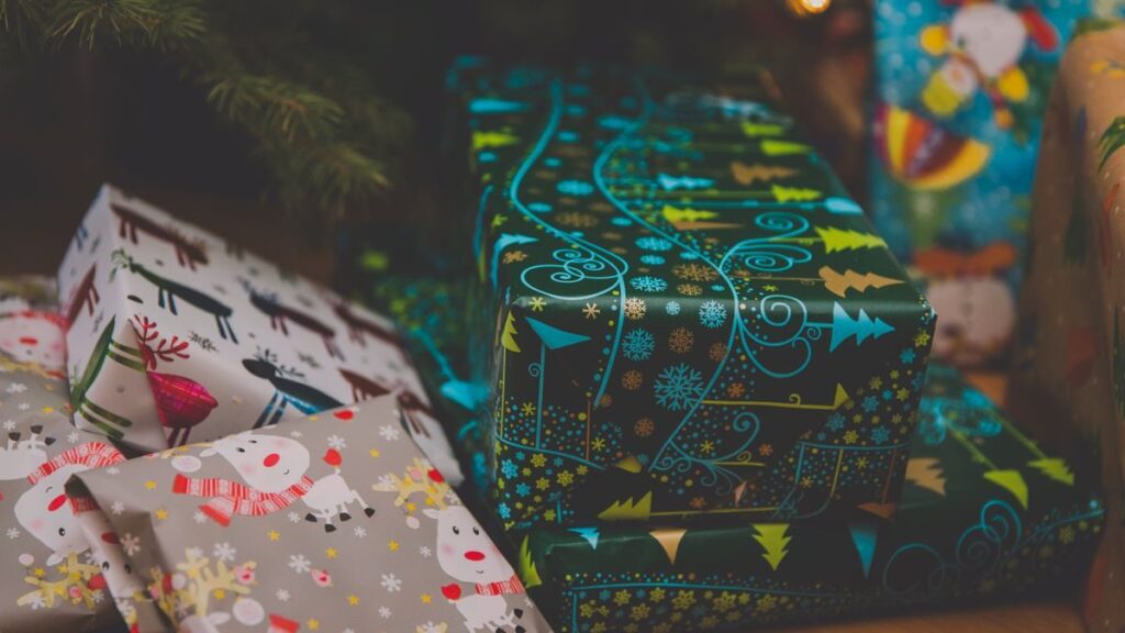 English Teacher Melanie: Listening Lesson – “The Must-Have Christmas Present!”