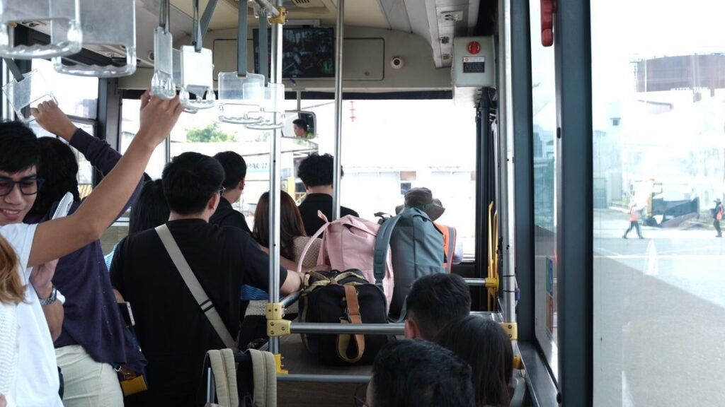 English Teacher Melanie: Listening Lesson – “The Worst Bus Ride. Ever!”