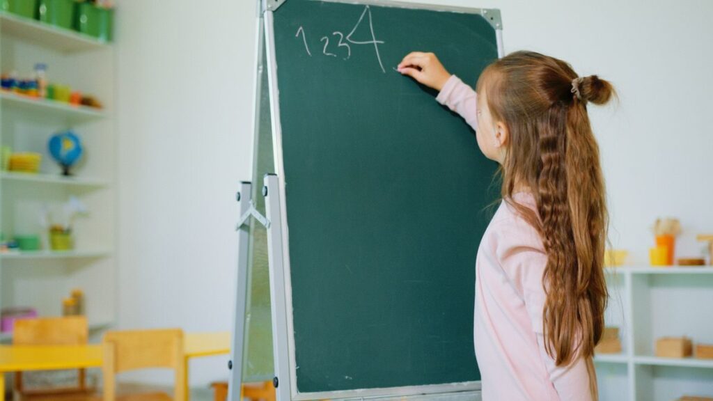How to Say Numbers 100 – 1 trillion in English! (video)