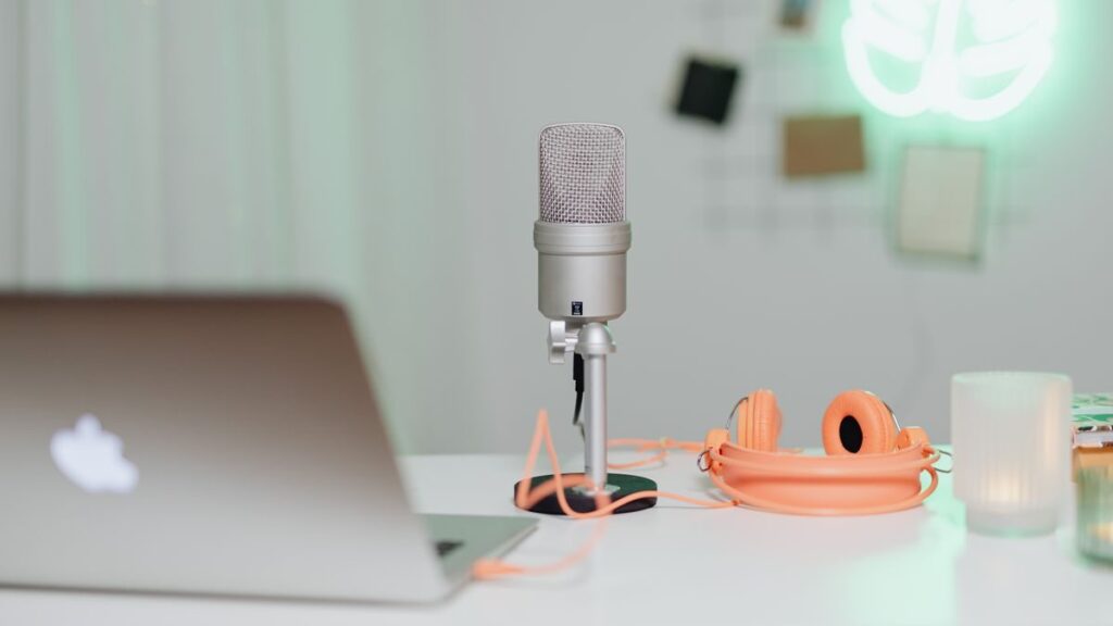 The NEW & IMPROVED English Teacher Melanie Podcast!